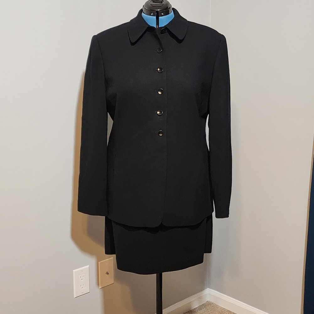 2-Piece Suit w/Skirt